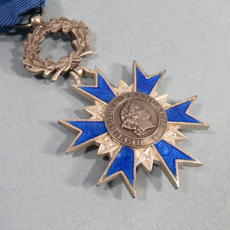 FRANCE MEDAILLE DE CHEVALIER DE L'ORDRE NATIONAL DU MERITE ONM FABRICATION EN ARGENT